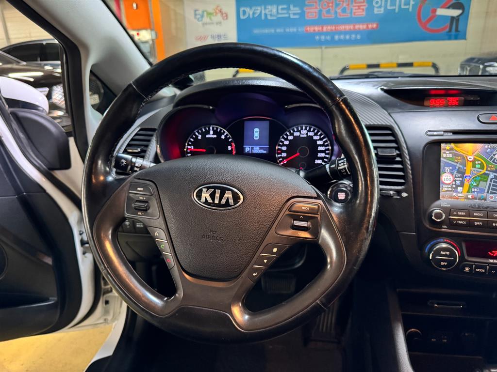 2014 Kia K3 1.6 Blanco - Miniatura 10