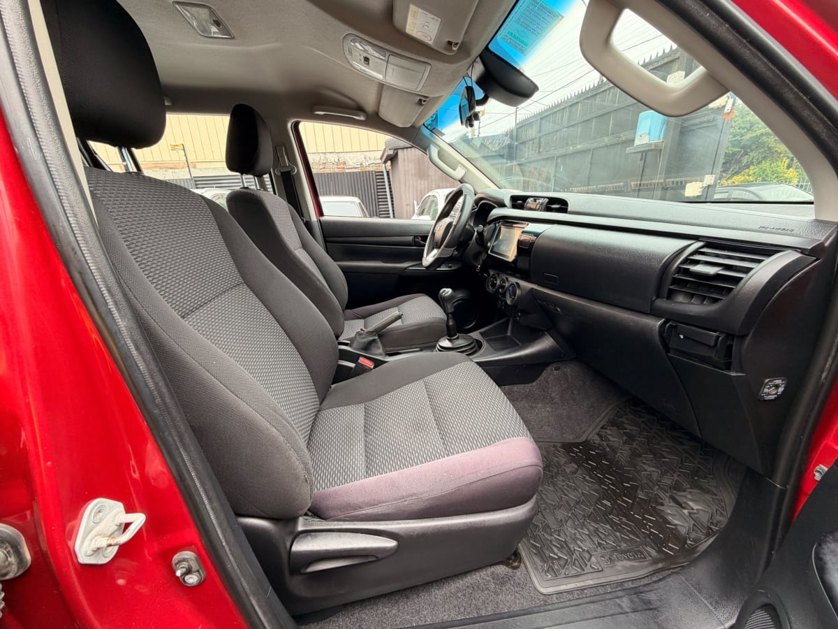 2022 TOYOTA HILUX DX Rojo - Miniatura 9