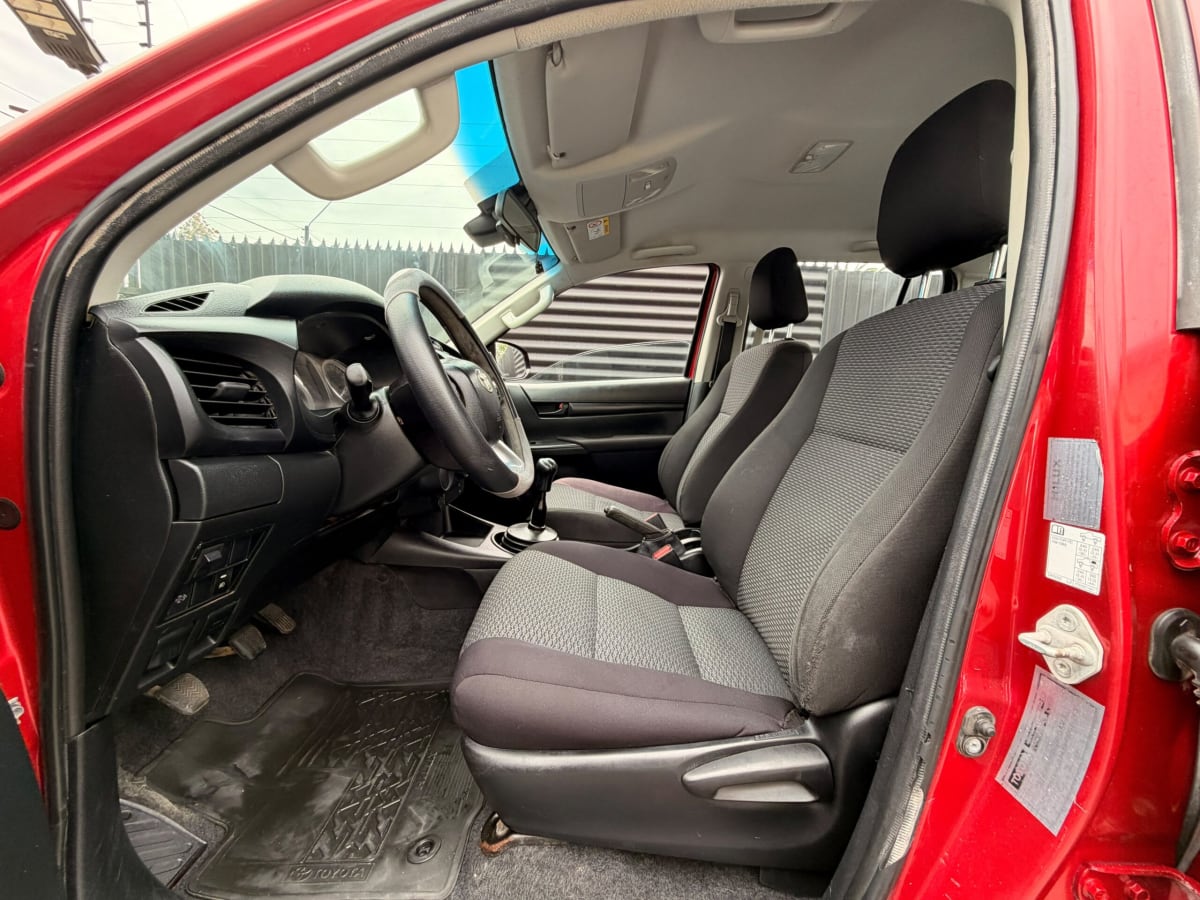 2022 TOYOTA HILUX DX Rojo - Miniatura 10