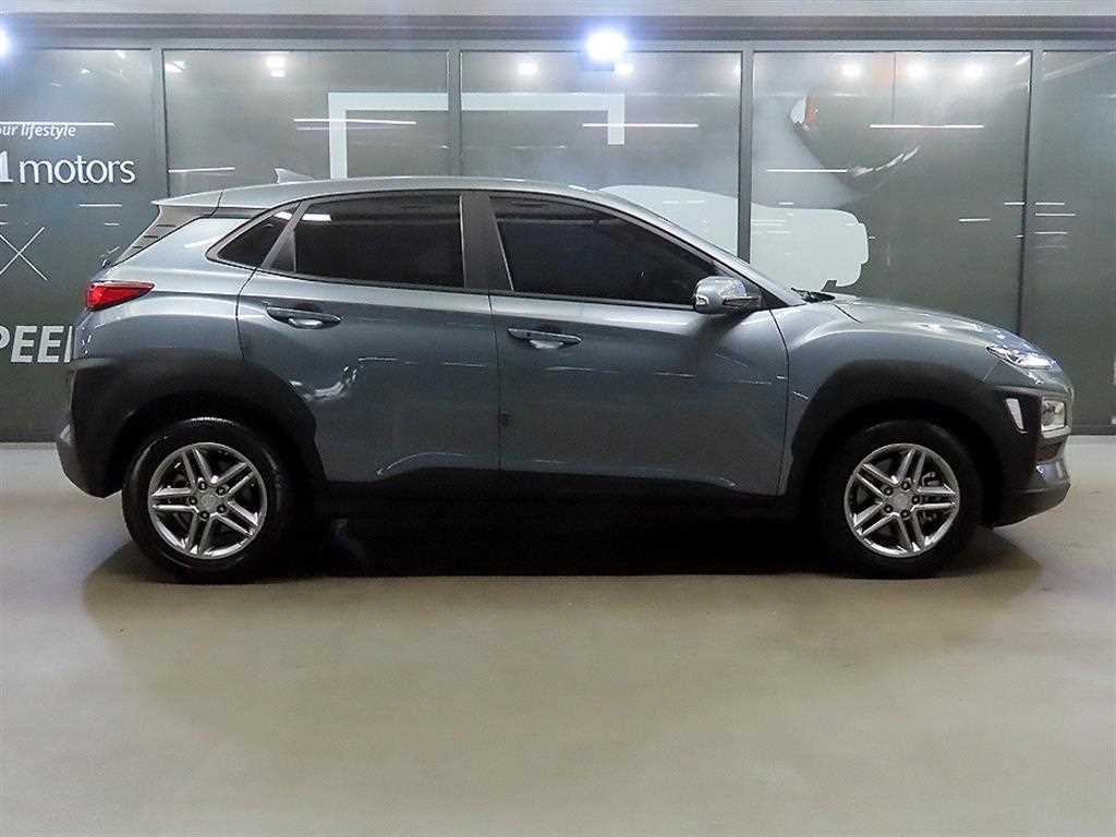 2020 Hyundai Kona 1.6 Gris - Miniatura 3
