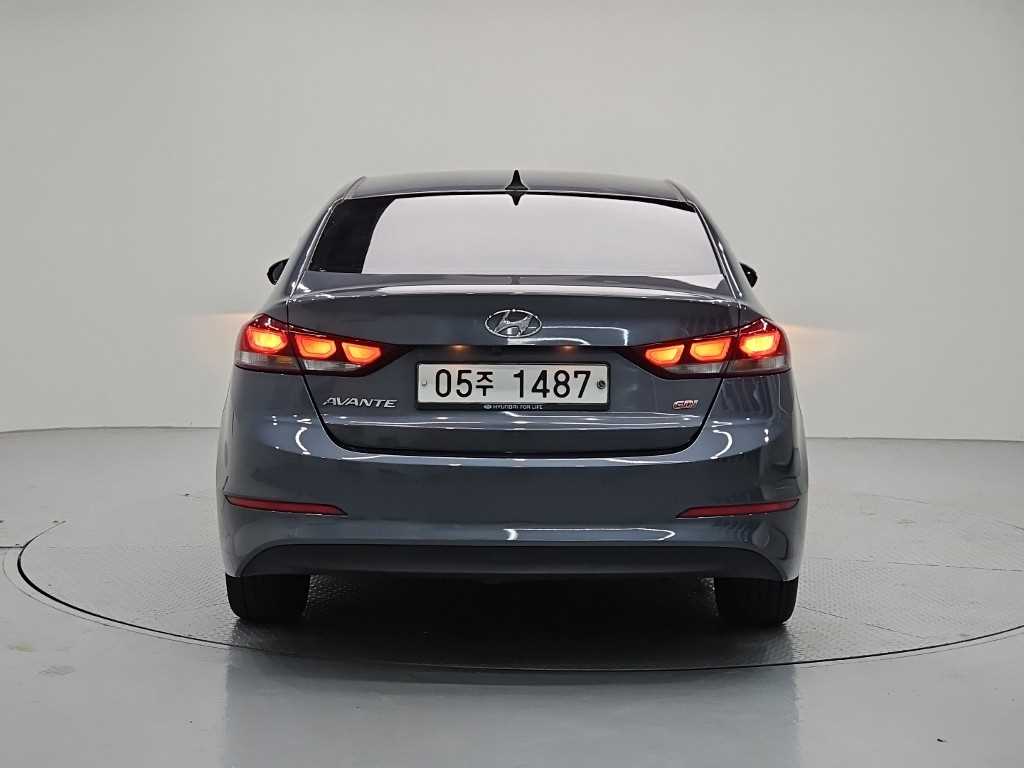 2017 Hyundai Avante AD Gris - Miniatura 3