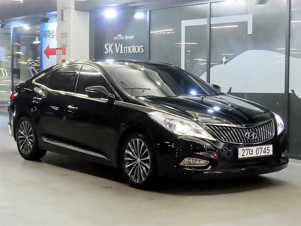 2014 Hyundai Grandeur Gasoline Negro - Imagen 1