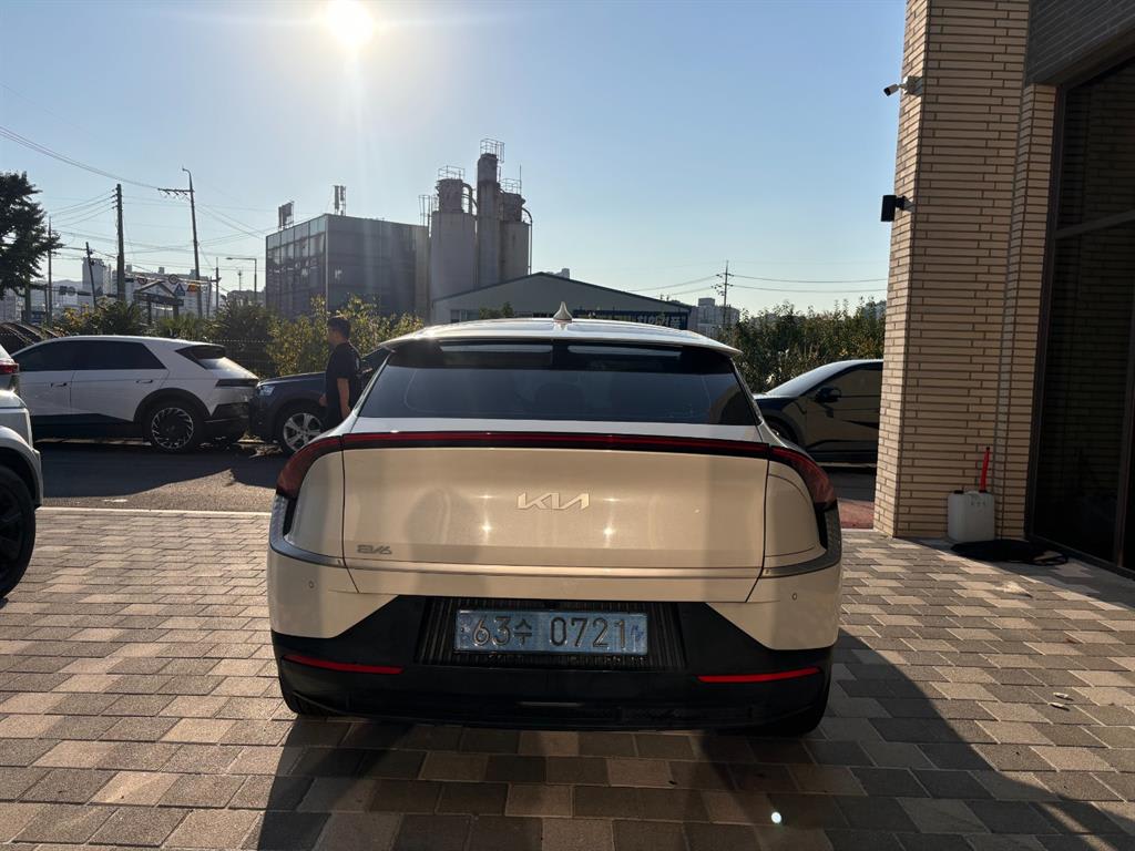2023 KIA Ev6 Diesel Blanco - Miniatura 3