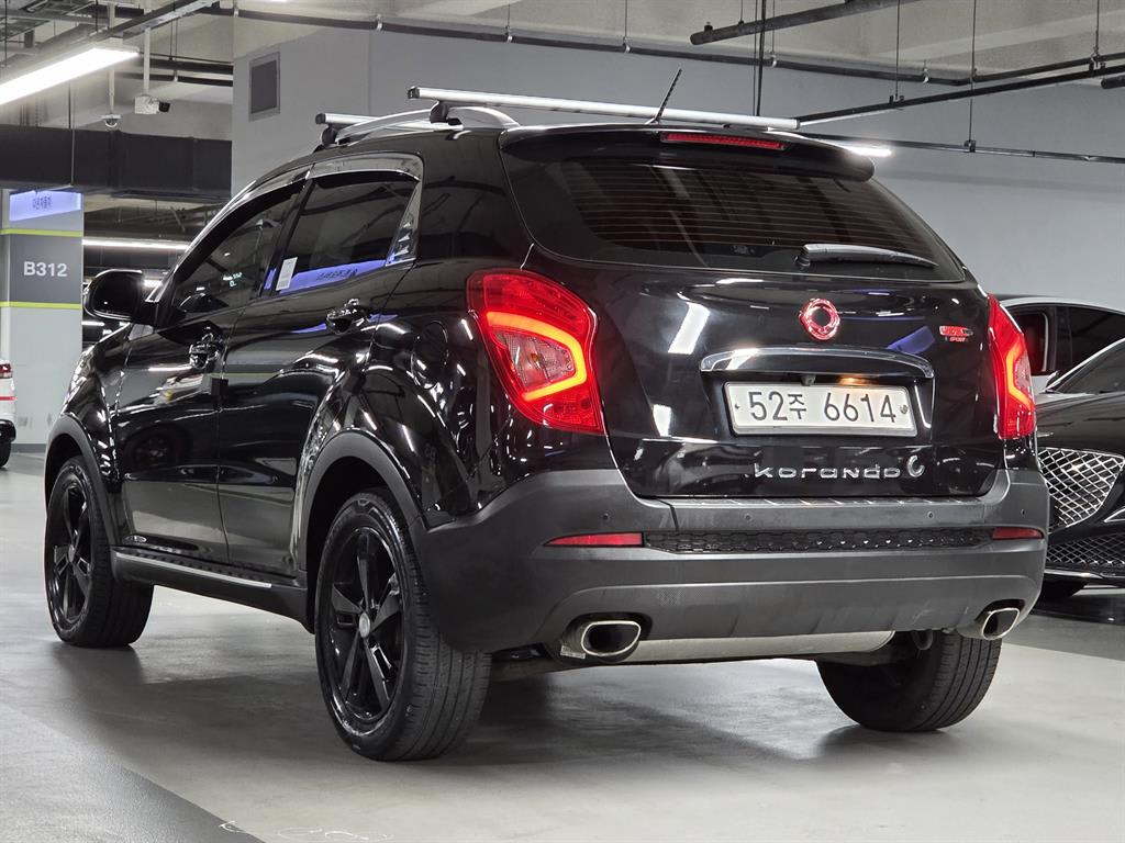 2018 SsangYong Korando C Negro - Miniatura 5