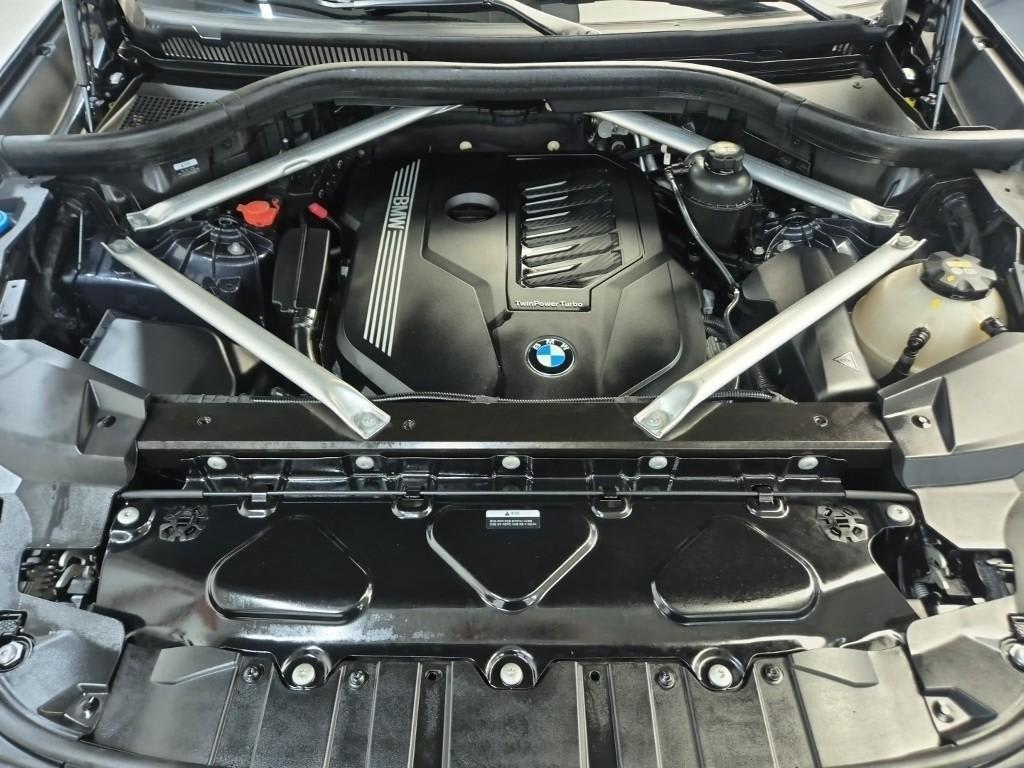 2021 BMW X5 Gasoline Gris - Miniatura 5