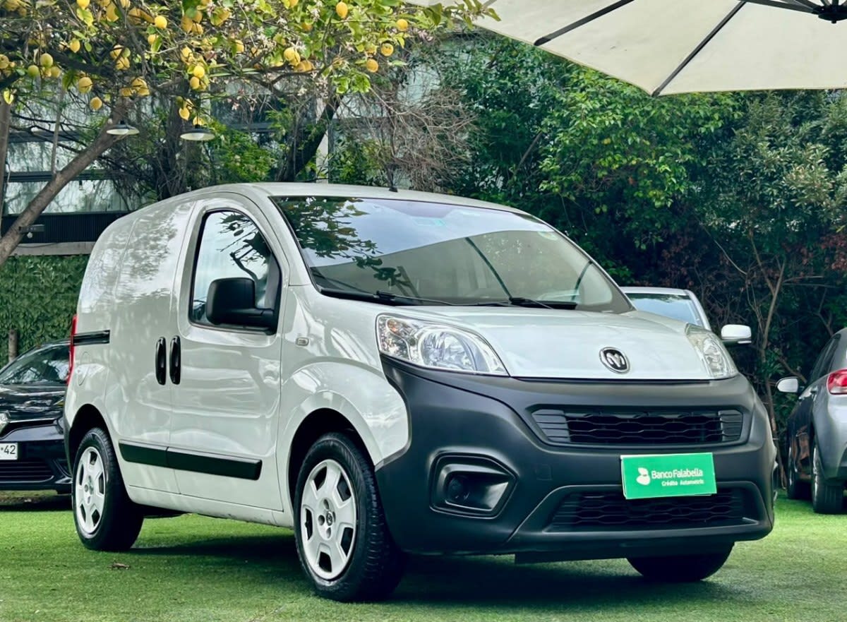 2023 RAM VAN 700 CITY Blanco - Miniatura 2