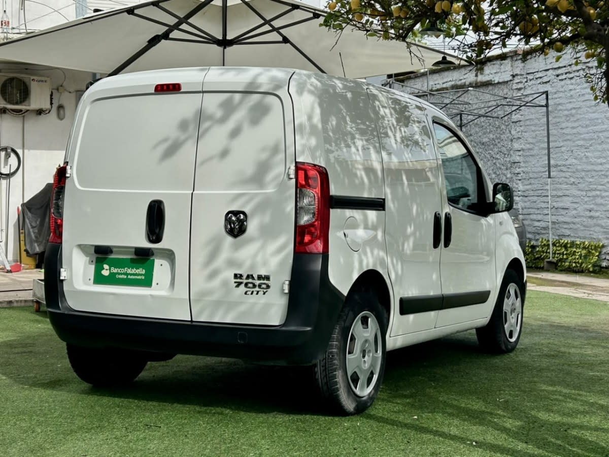 2023 RAM VAN 700 CITY Blanco - Miniatura 10