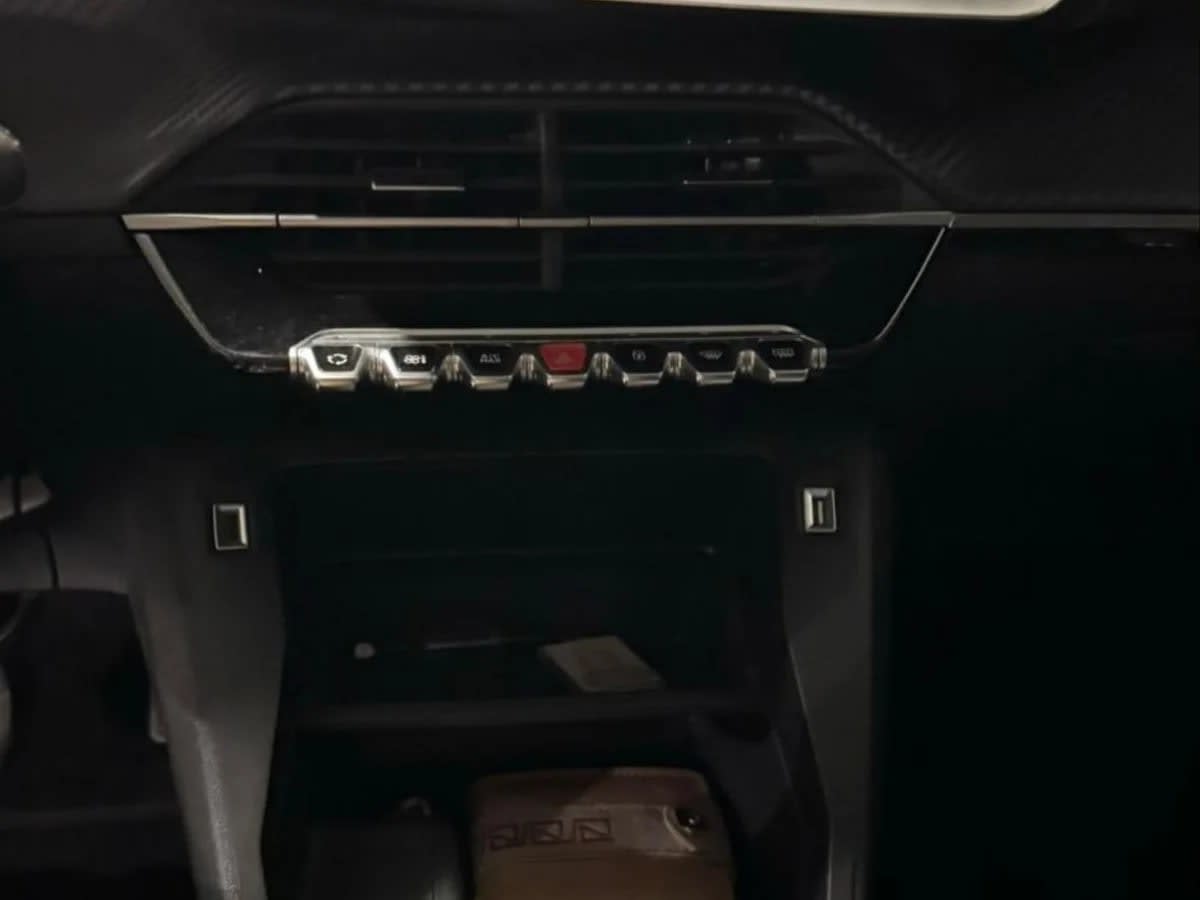 2023 Peugeot 208 STYLE Gris - Miniatura 5
