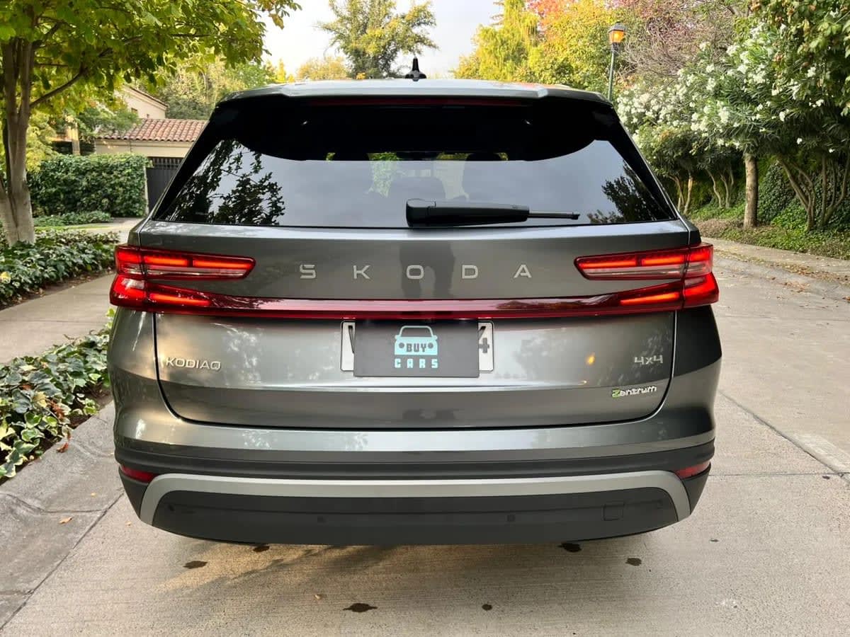 2026 Skoda Kodiaq 4X4 Gris - Miniatura 6