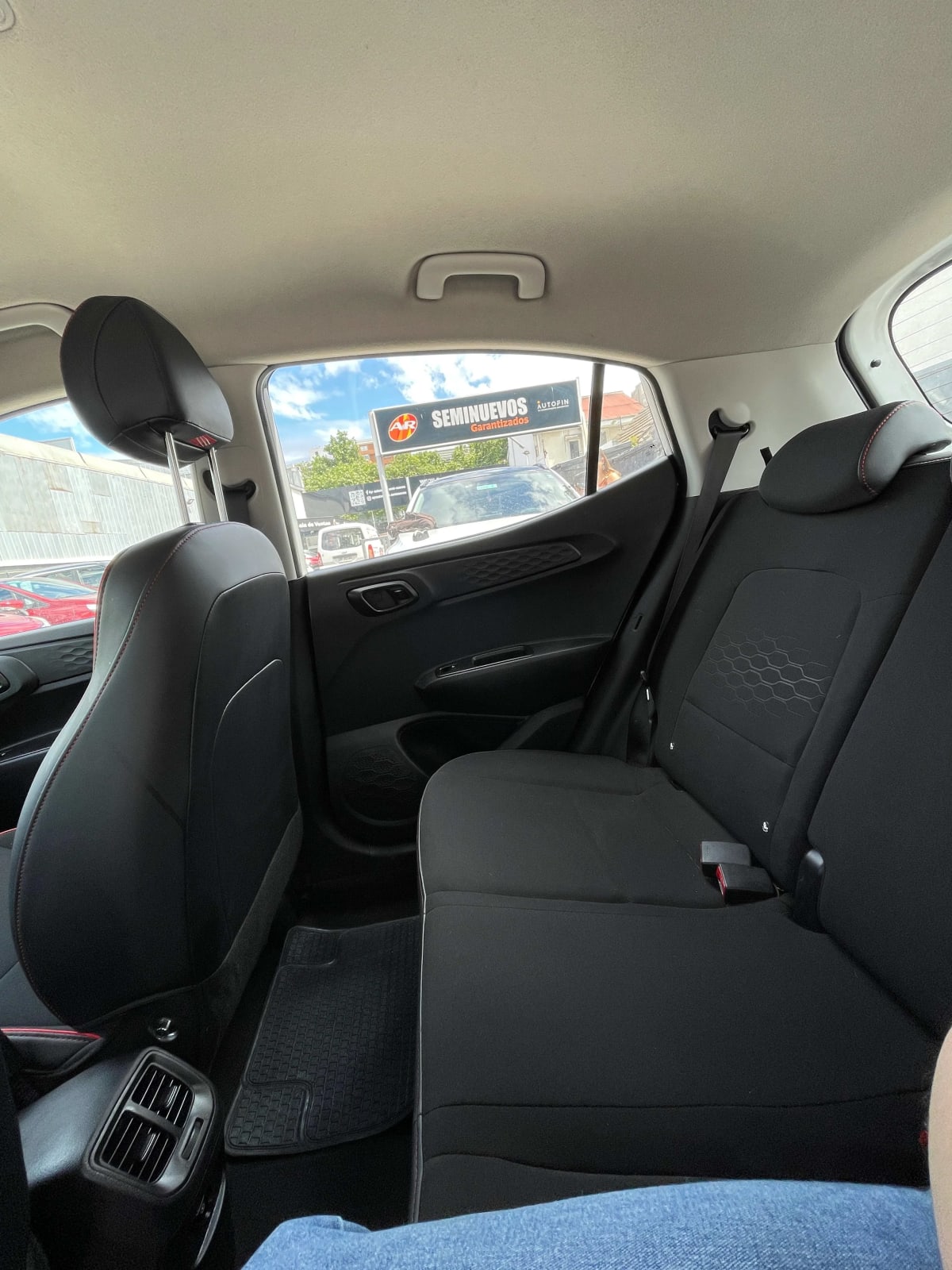 2025 Hyundai GRAND I10 1.0 - Miniatura 8