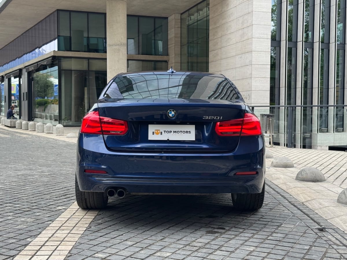 2018 BMW 320I Azul - Miniatura 5