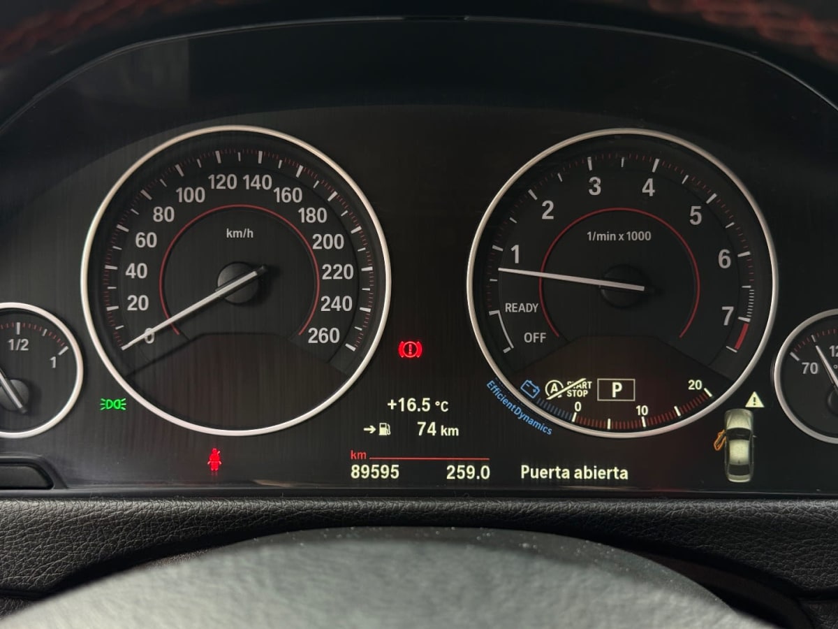 2018 BMW 320I Azul - Miniatura 10
