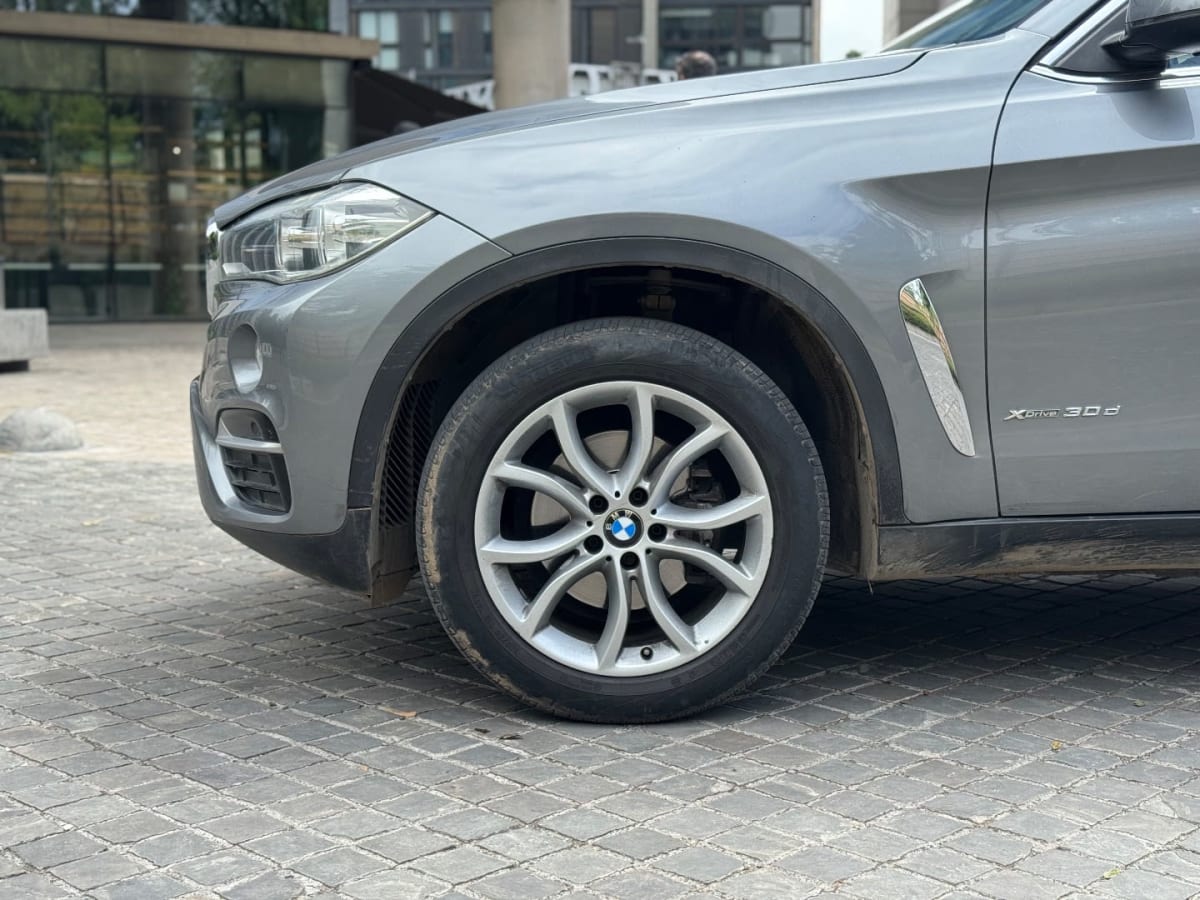 2017 BMW X6 xDrive30d Gris - Miniatura 8
