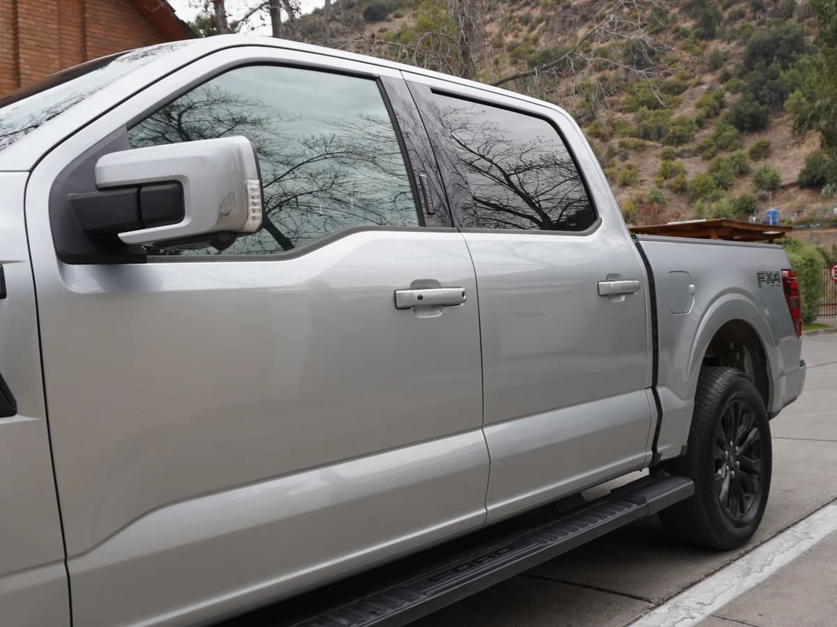 2025 Ford F-150 F 150 LARIAT Plata - Miniatura 10
