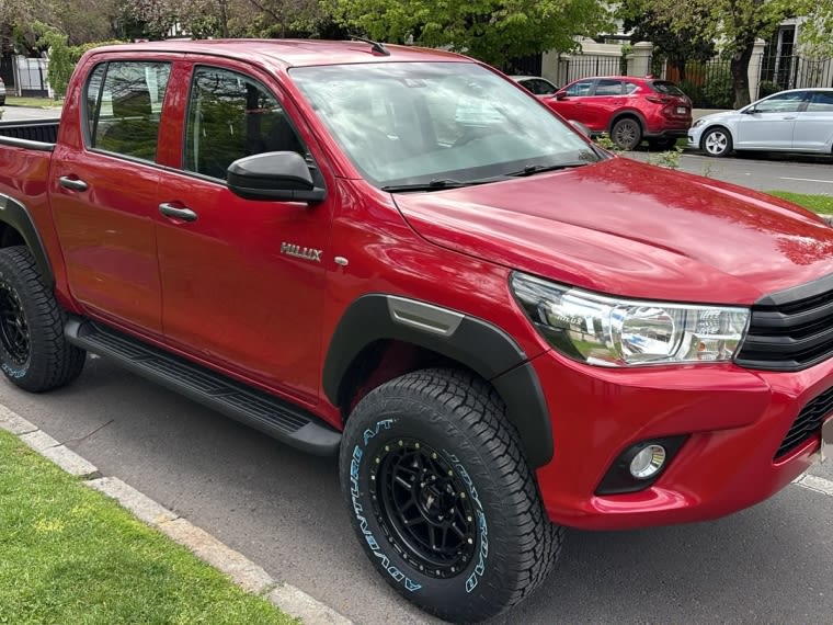 2021 Toyota HILUX Dcab - Miniatura 3