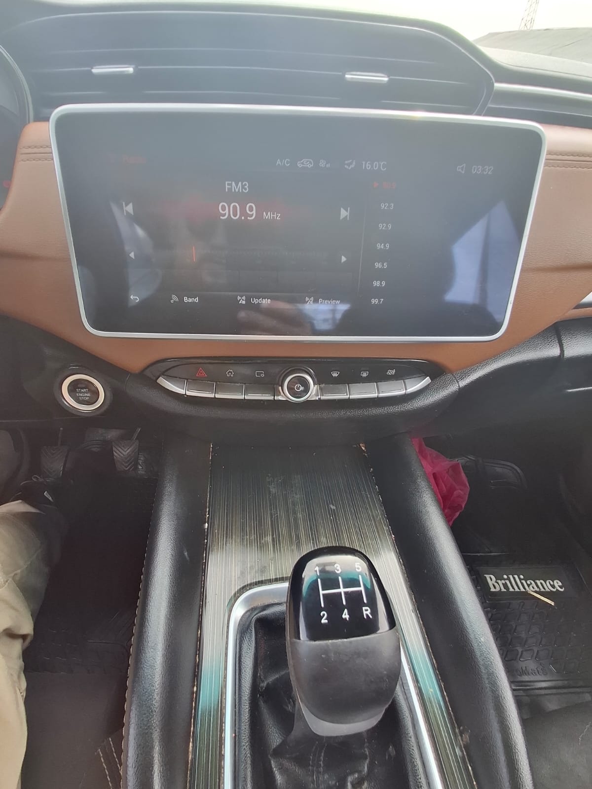 2019 Brilliance KONECT 1.6 Negro - Miniatura 10