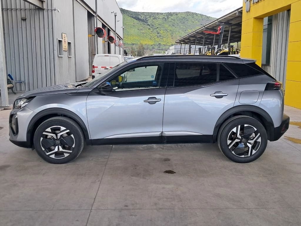 2025 Peugeot 2008 1.5 - Miniatura 10