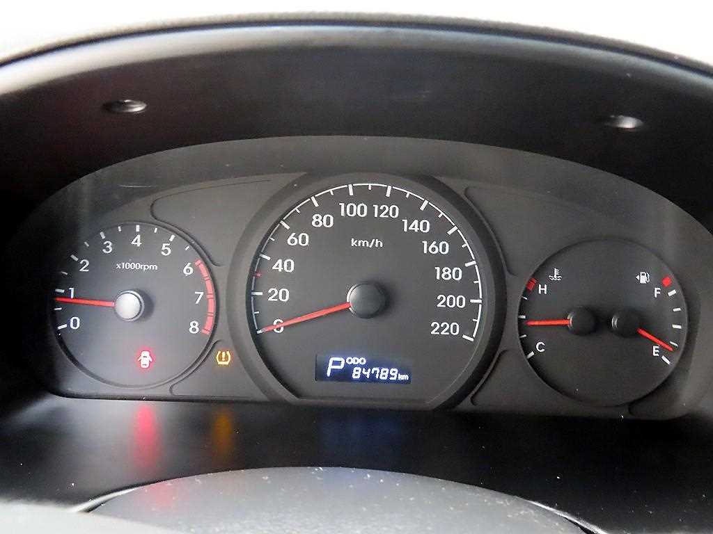 2019 Hyundai Starex Diesel Plata - Miniatura 9