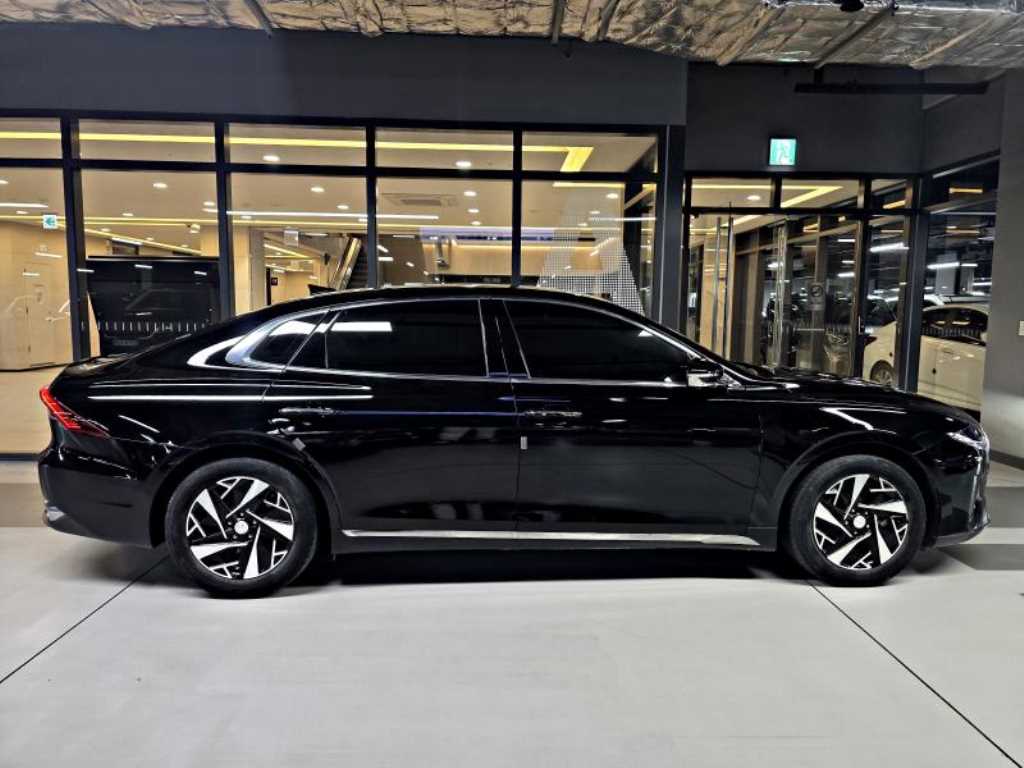 2023 Hyundai Grandeur IG Negro - Miniatura 3