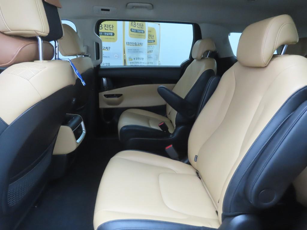 2023 Kia Carnival 4th Negro - Miniatura 6