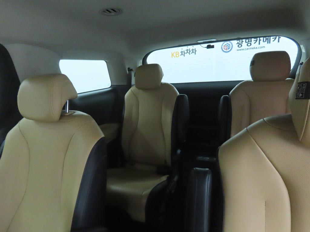 2023 Kia Carnival 4th Negro - Miniatura 7