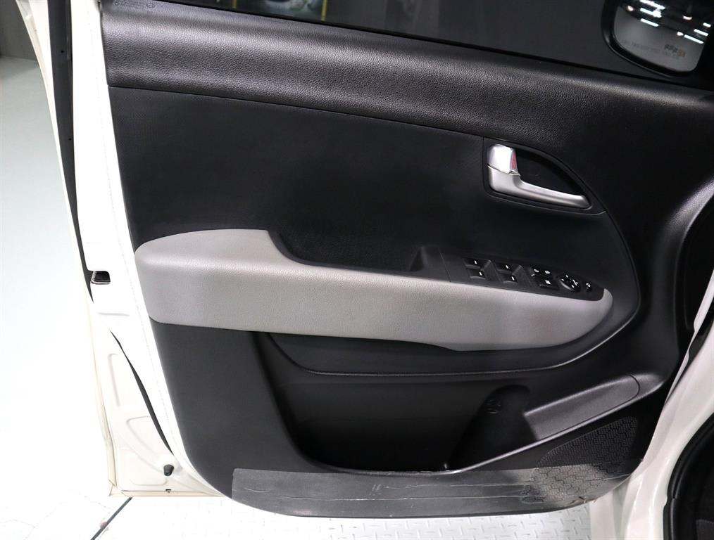 2018 KIA Ray Gasoline Blanco - Miniatura 8