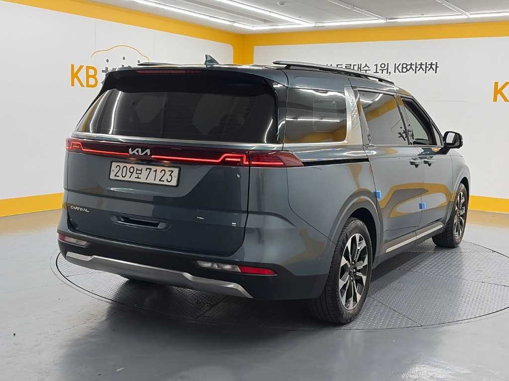 2023 KIA Carnival Diesel Verde - Miniatura 4