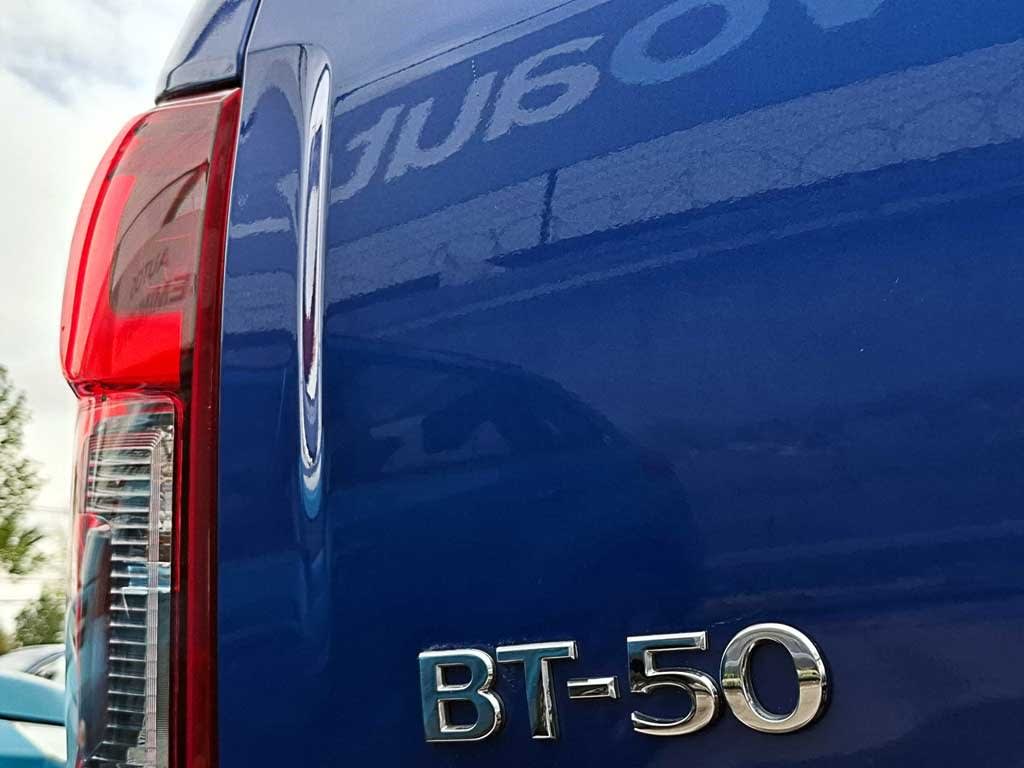 2025 Mazda BT-50 3.0 Azul - Miniatura 9