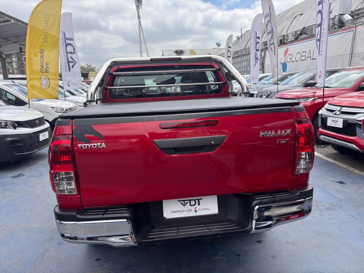 2023 Toyota Hilux Rojo - Miniatura 7