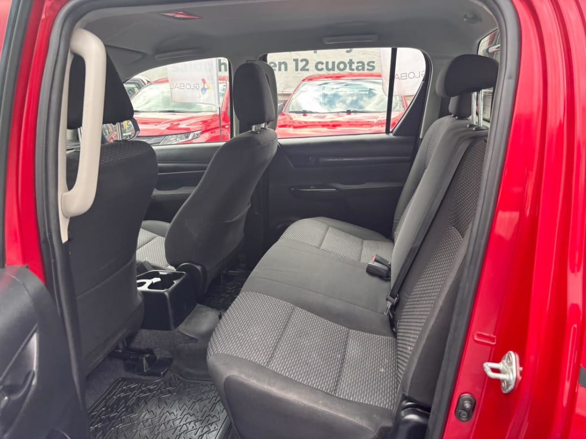 2023 Toyota Hilux Rojo - Miniatura 9