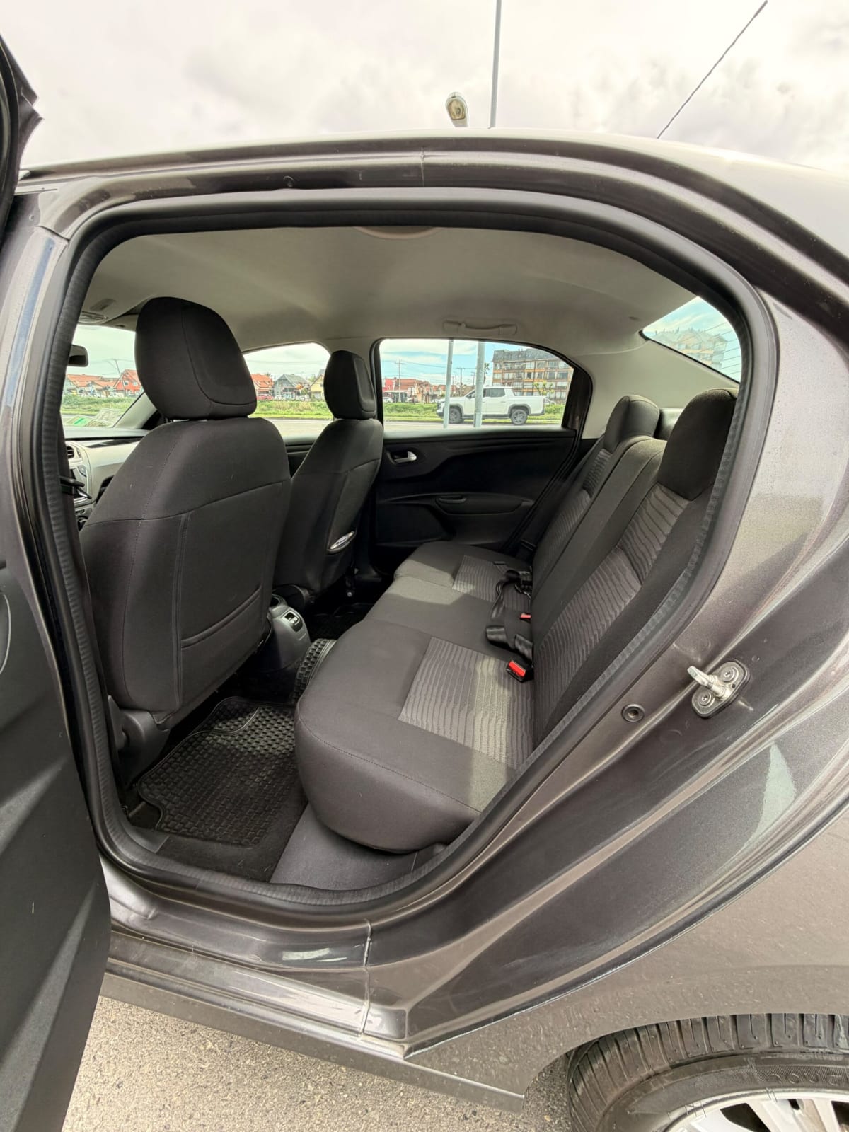 2019 Peugeot 301 VTI Gris - Miniatura 9
