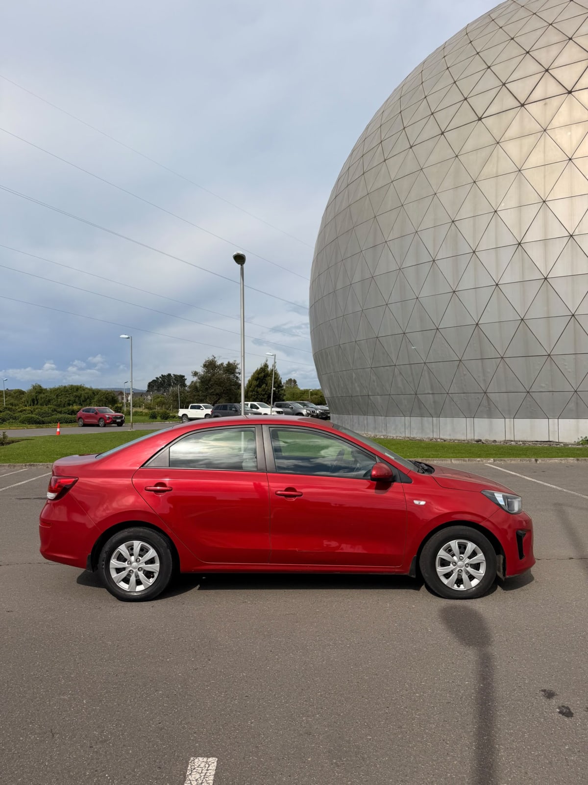 2023 KIA SOLUTO LX Rojo - Miniatura 5