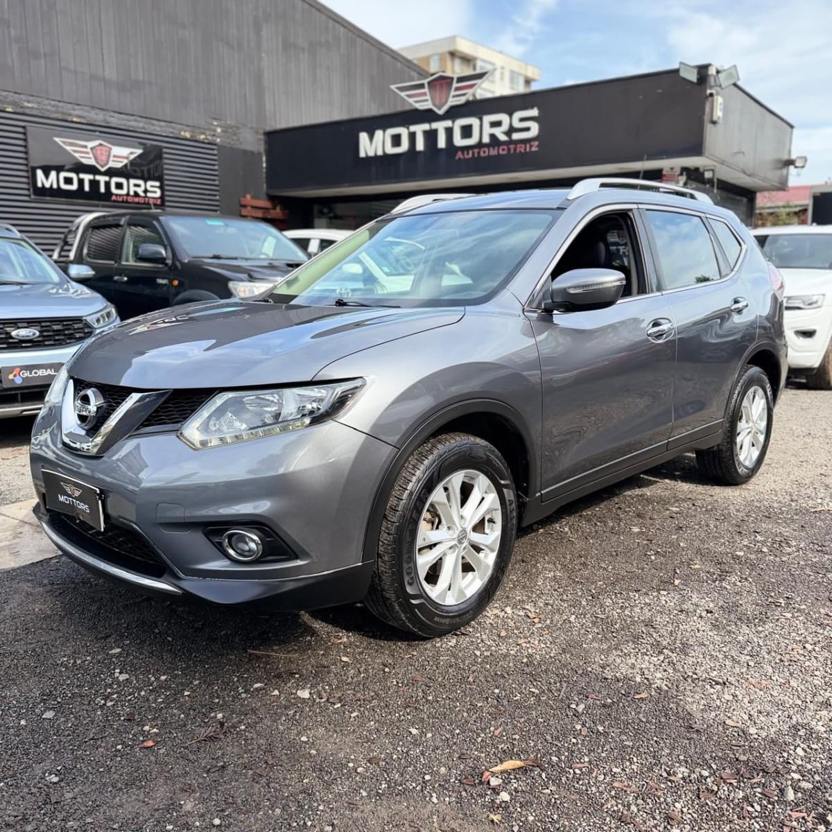 2017 Nissan Xtrail SENSE Gris - Miniatura 2