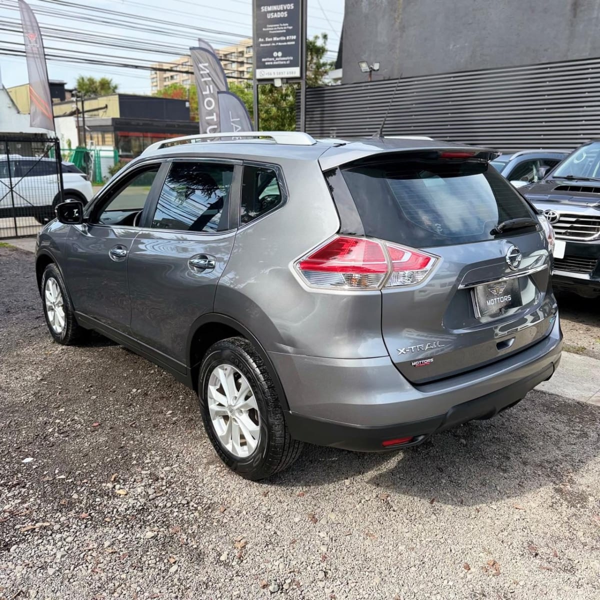 2017 Nissan Xtrail SENSE Gris - Miniatura 5