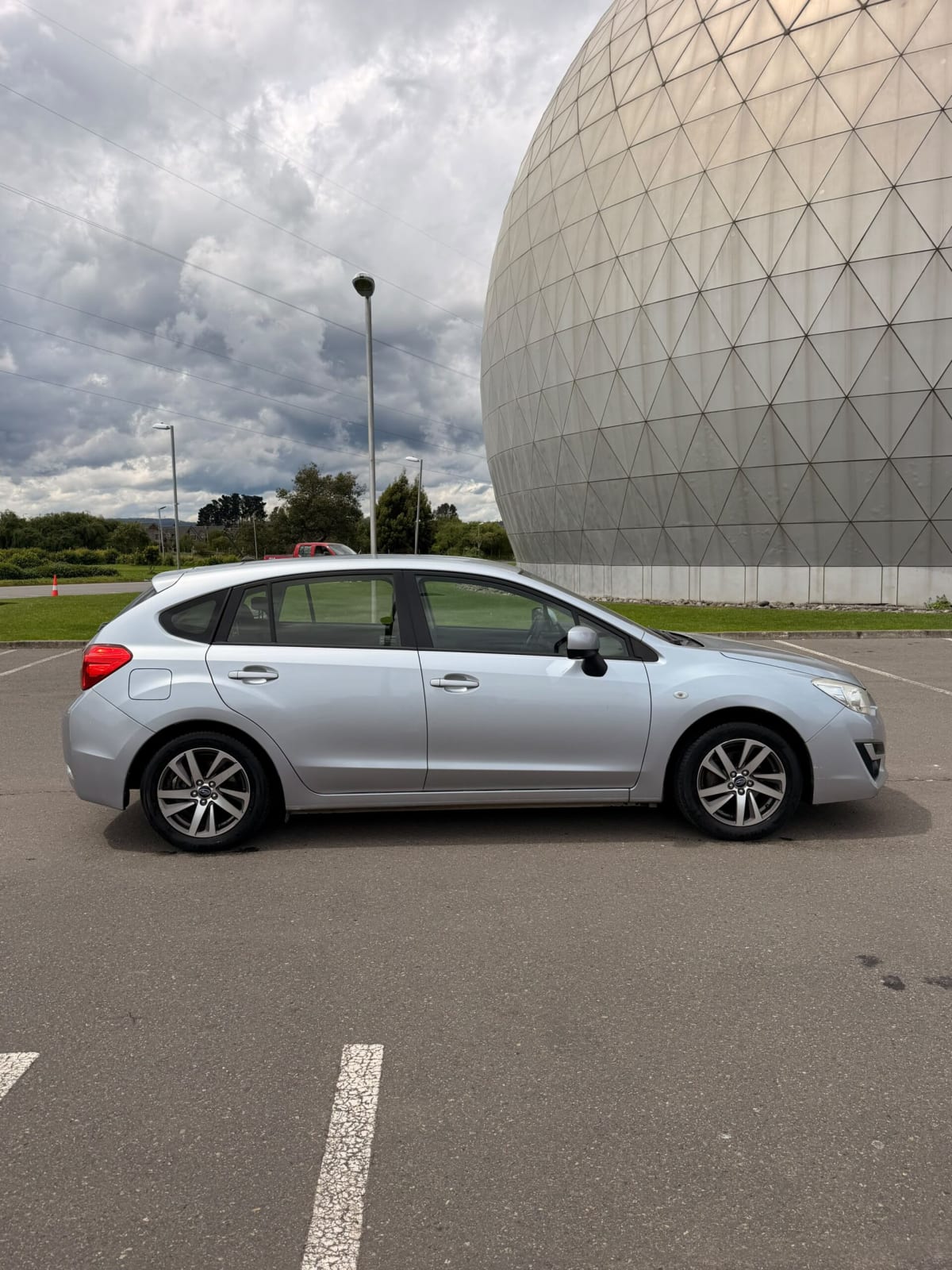 2017 SUBARÚ IMPREZA HATCHBACK Gris - Miniatura 4