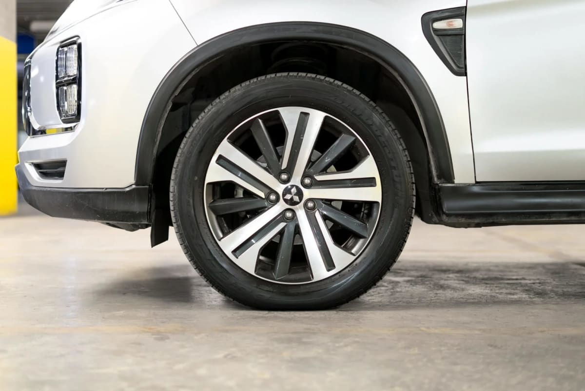 2021 Mitsubishi ASX GLS Plata - Miniatura 2