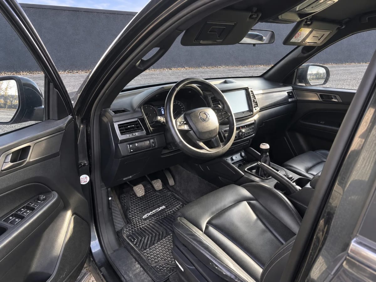 2023 SsangYong Musso 4x4 MT Gris - Miniatura 5