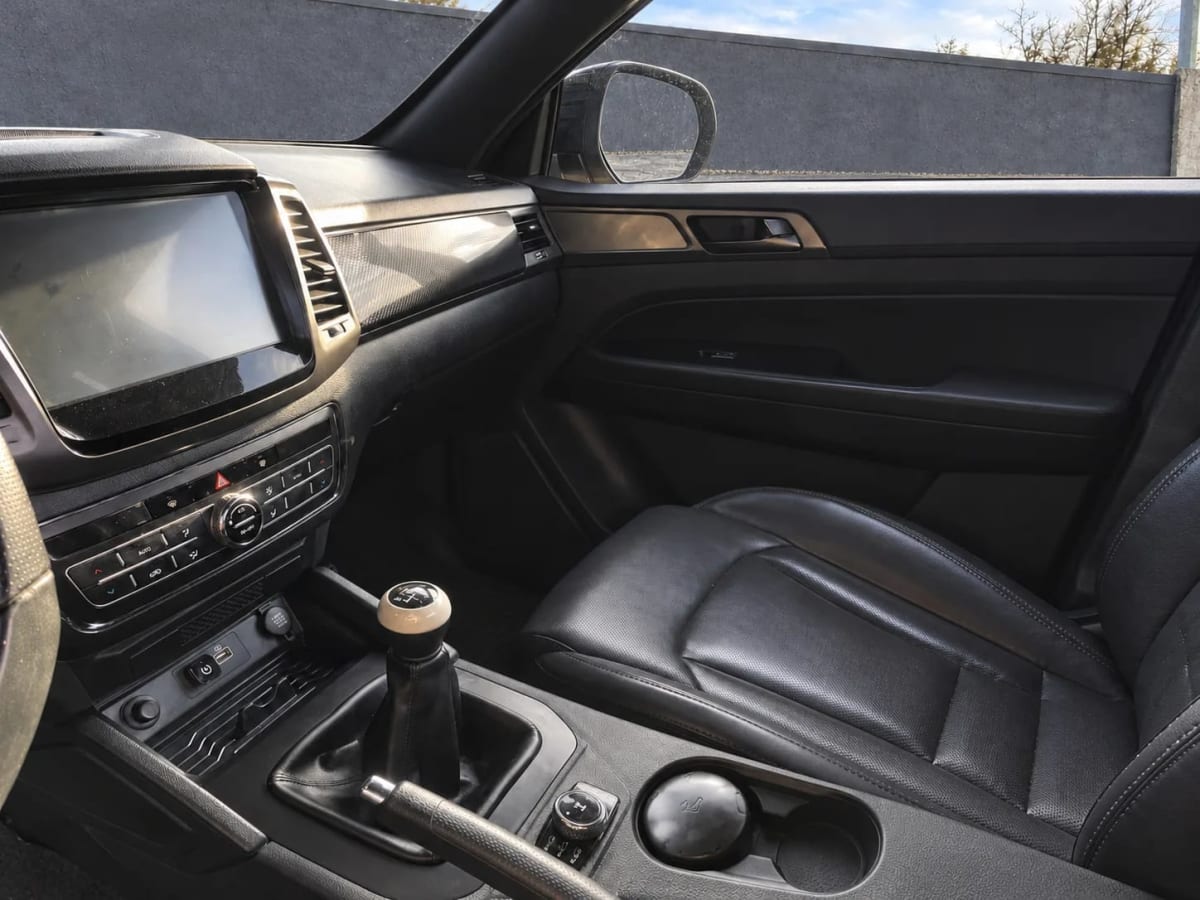 2023 SsangYong Musso 4x4 MT Gris - Miniatura 6