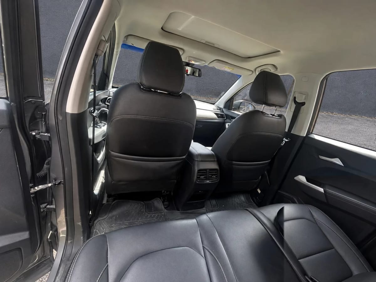 2022 Chevrolet Captiva Premier Gris - Miniatura 8