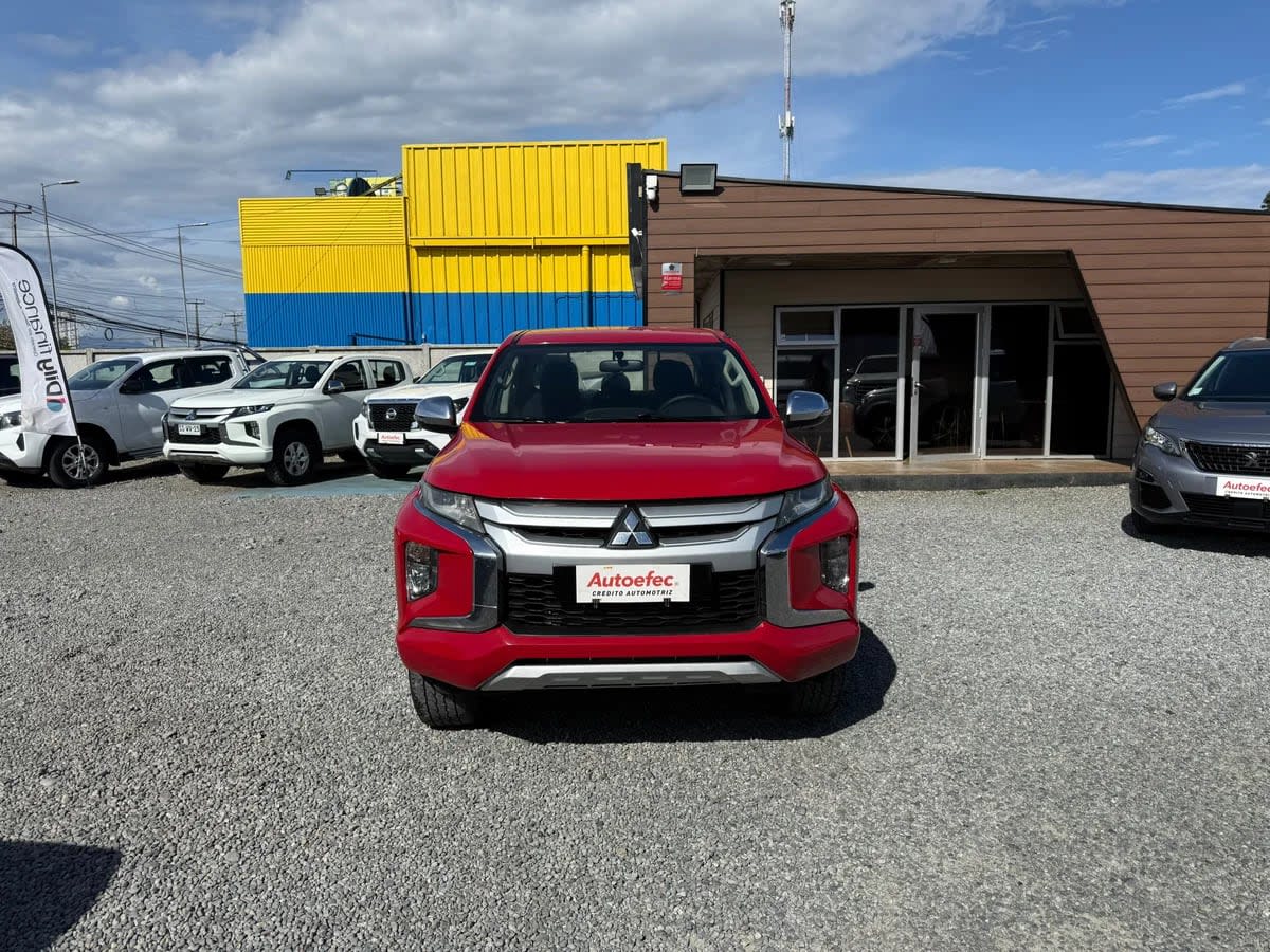 2023 Mitsubishi L200 KATANA Rojo - Miniatura 3