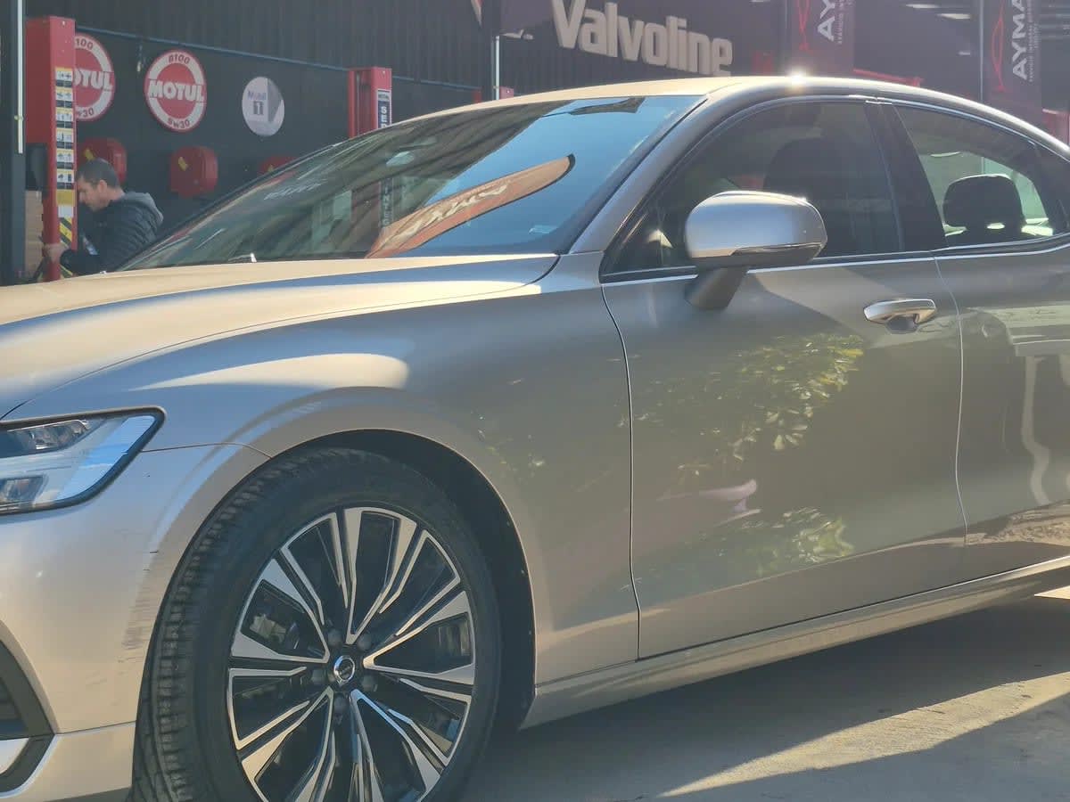 2023 Volvo S60 B4 Beige - Miniatura 4