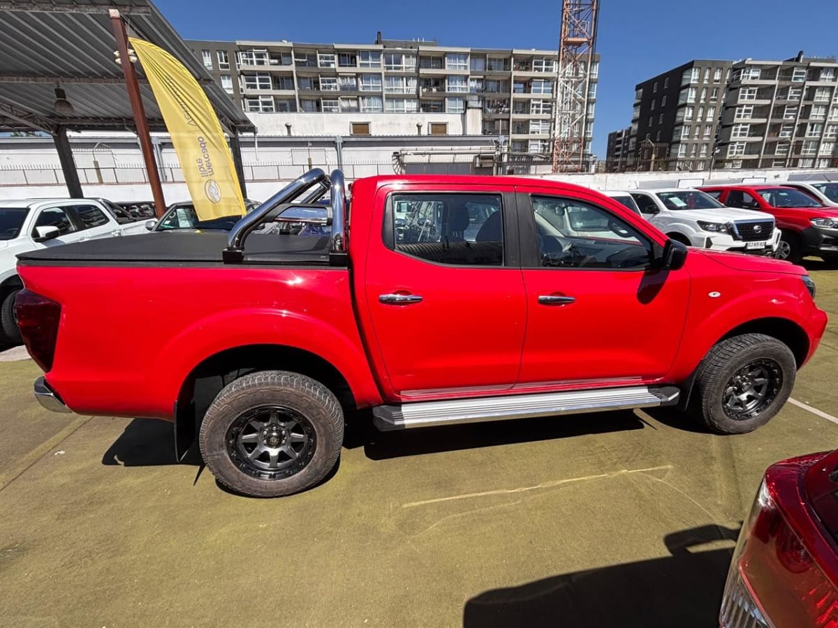 2023 Nissan Navara Rojo - Miniatura 4