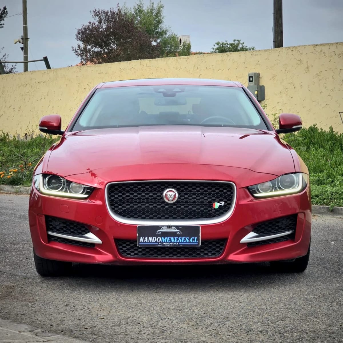 2017 Jaguar XE - Miniatura 3