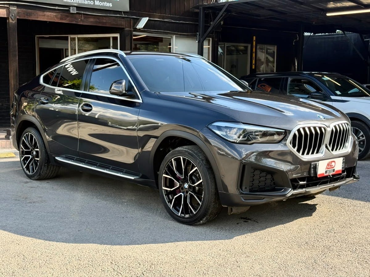 2023 BMW X6 EXECUTIVE Gris - Miniatura 3