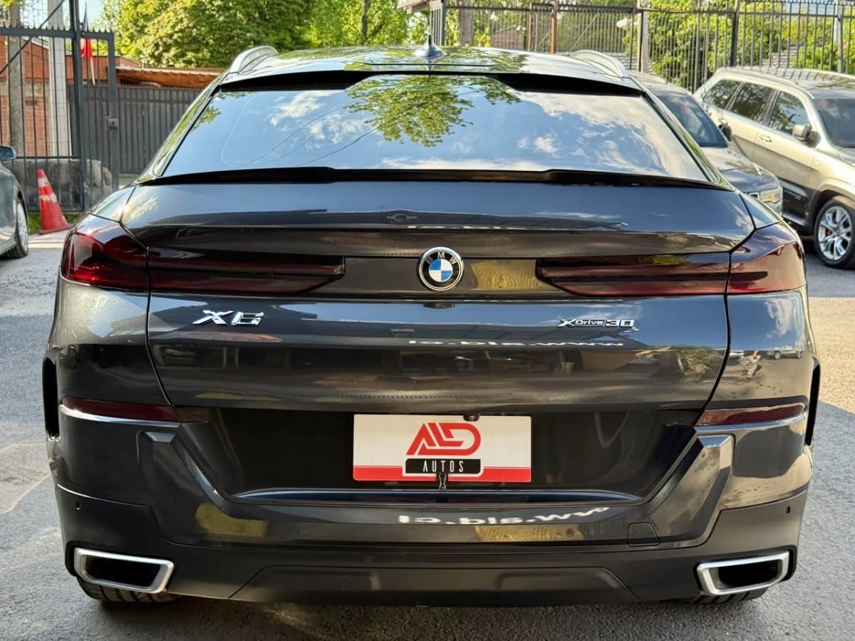 2023 BMW X6 EXECUTIVE Gris - Miniatura 5