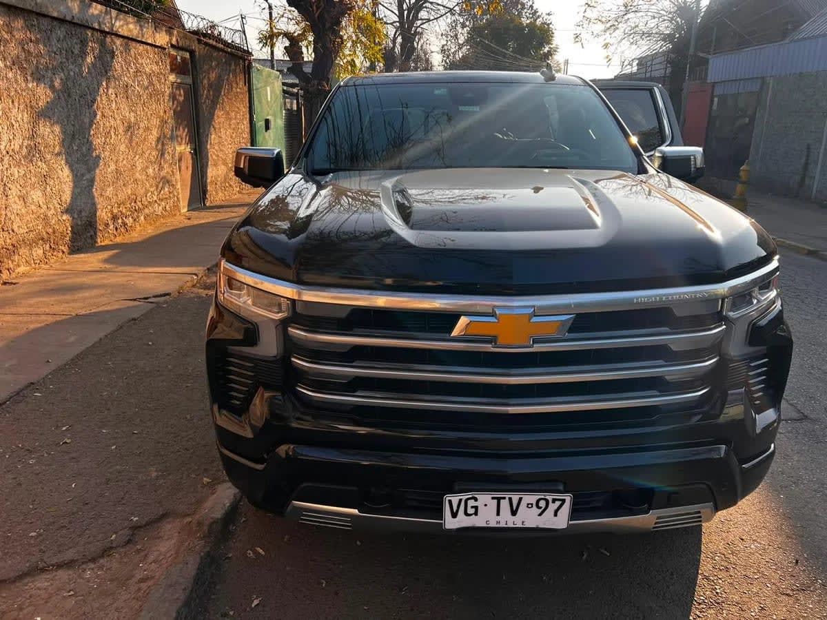 2025 Chevrolet Silverado High Country 3.0L Negro - Imagen 1