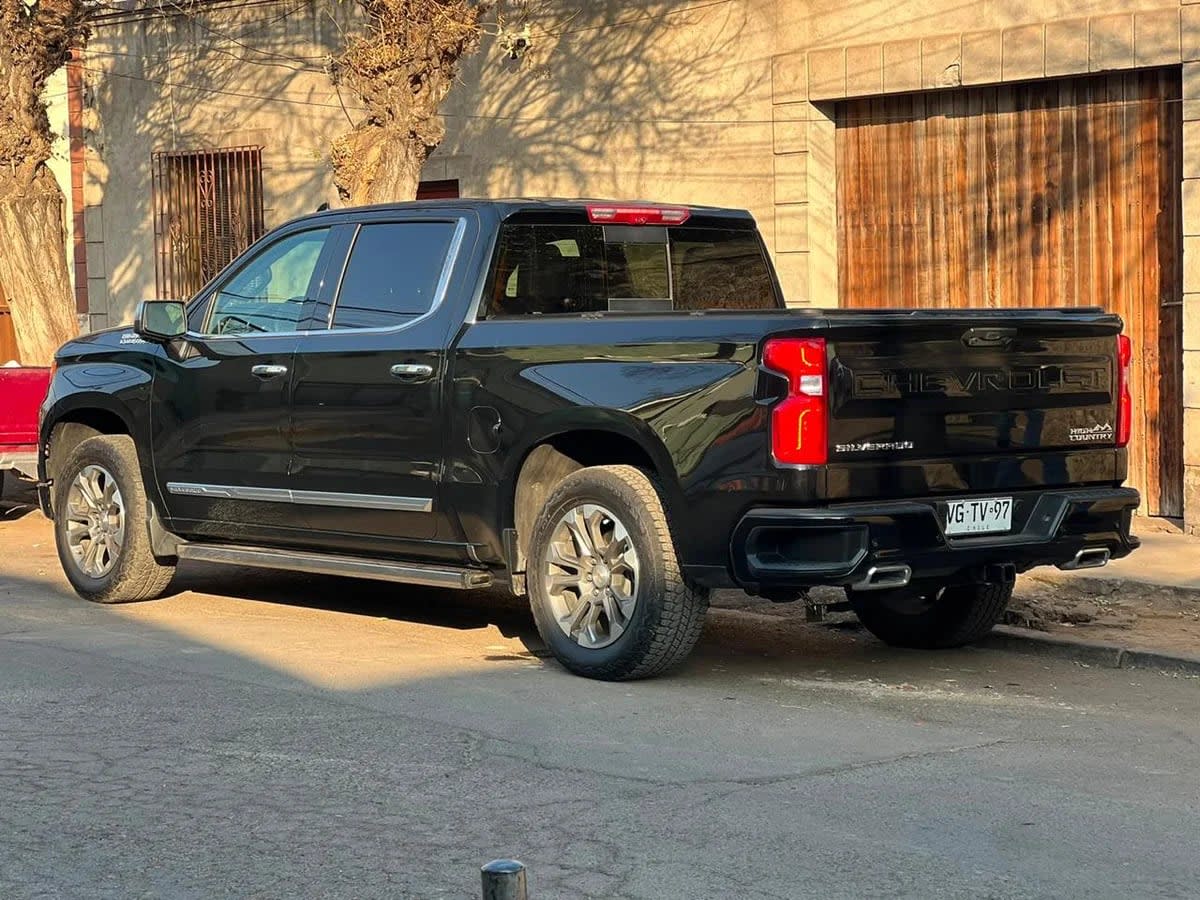 2025 Chevrolet Silverado High Country 3.0L Negro - Miniatura 5