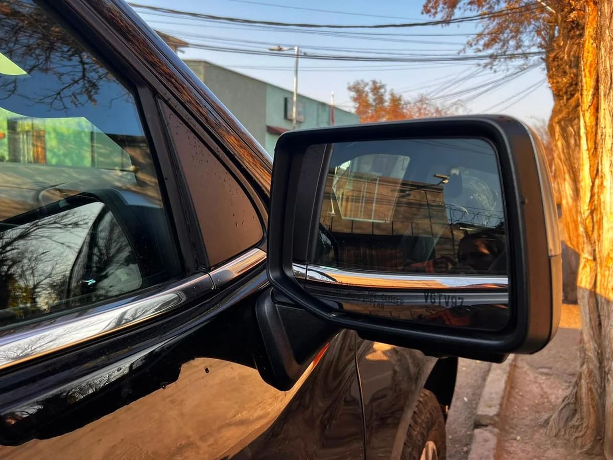 2025 Chevrolet Silverado High Country 3.0L Negro - Miniatura 9