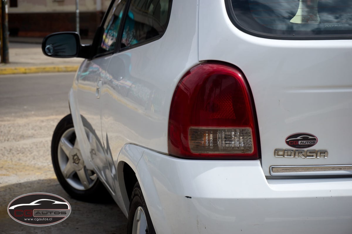 2011 Chevrolet Corsa Iii Rojo - Miniatura 4