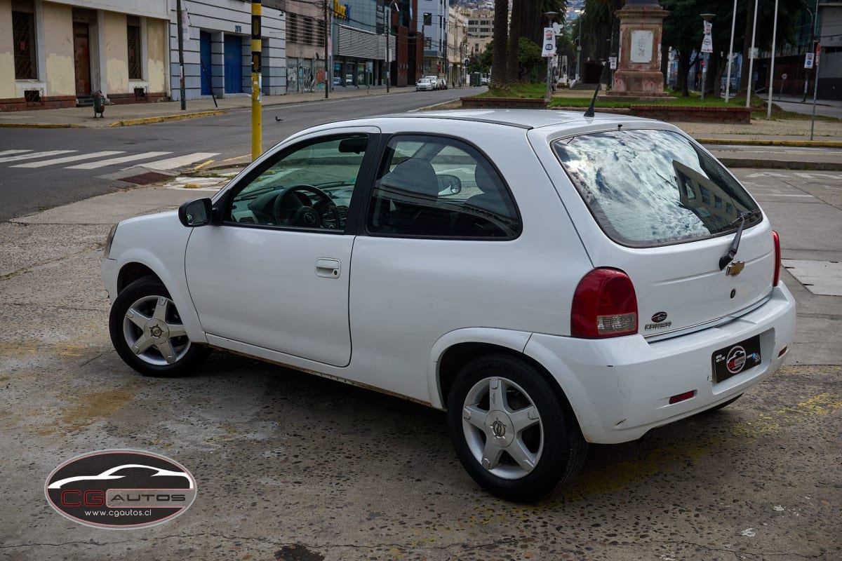 2011 Chevrolet Corsa Iii Rojo - Miniatura 5